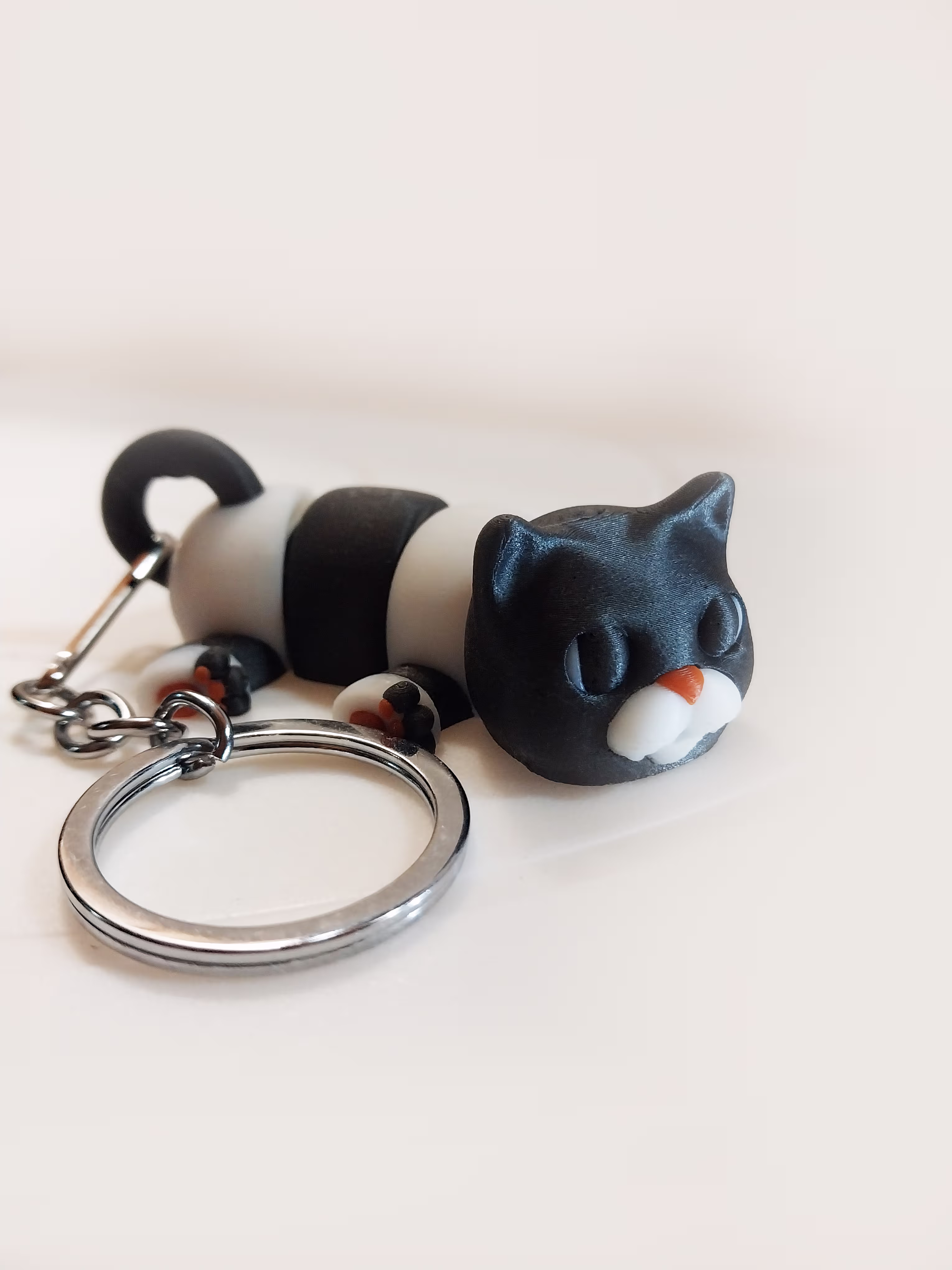 Брелок котенок полосатый 3D с подвижным телом реалистичный кот, антистресс игрушка, 3D печать